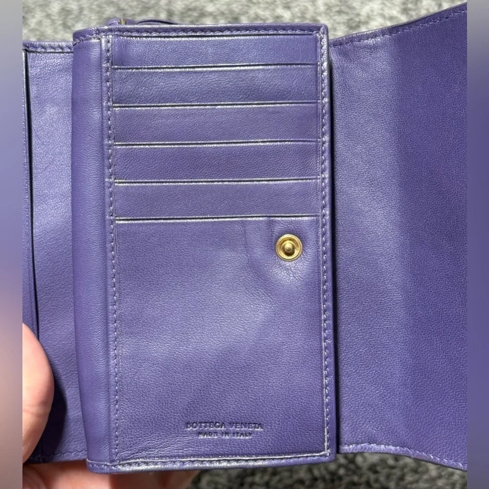 Bottega Veneta purple wallet - Picture 8 of 13